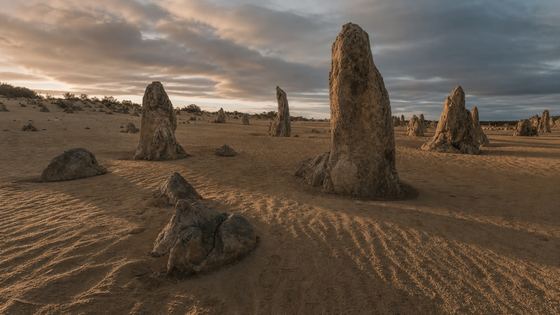 素材:岩場の参照写真